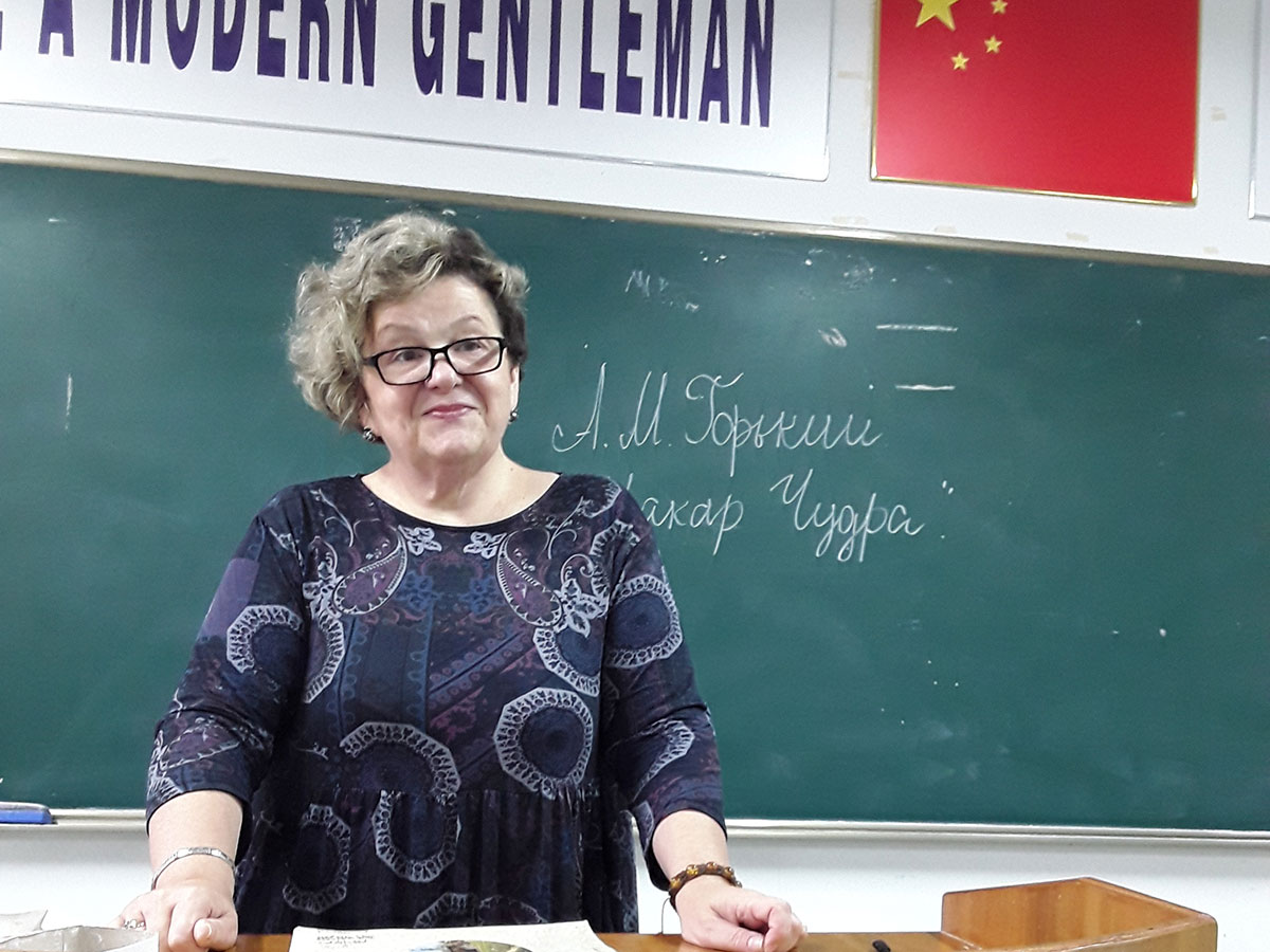 Преподаватель русского языка и литературы вот уже месяц ведет занятия в АГПУ (Китай)