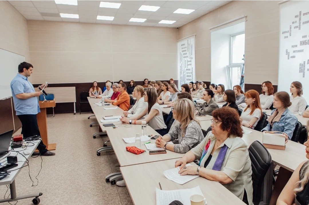 Мининский университет открывает набор на программу профессиональной переподготовки учителей-предметников 