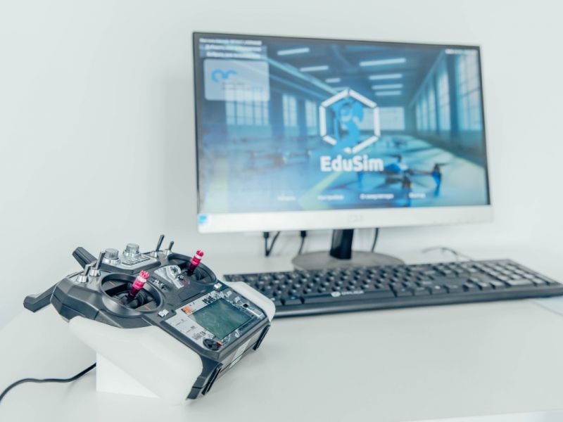 Мининский университет организовал мастер-класс по управлению дронами для студентов