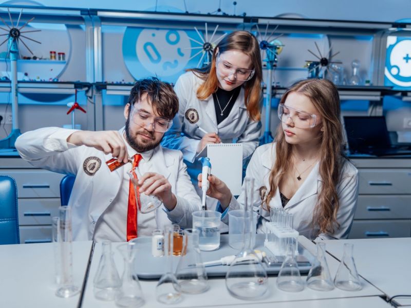 Мининский университет повысит квалификацию учителей математики, физики, химии, биологии и информатики школ ПФО