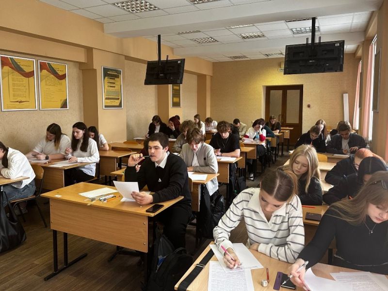 Школьники и студенты СПО решили инженерные головоломки в Мининском университете